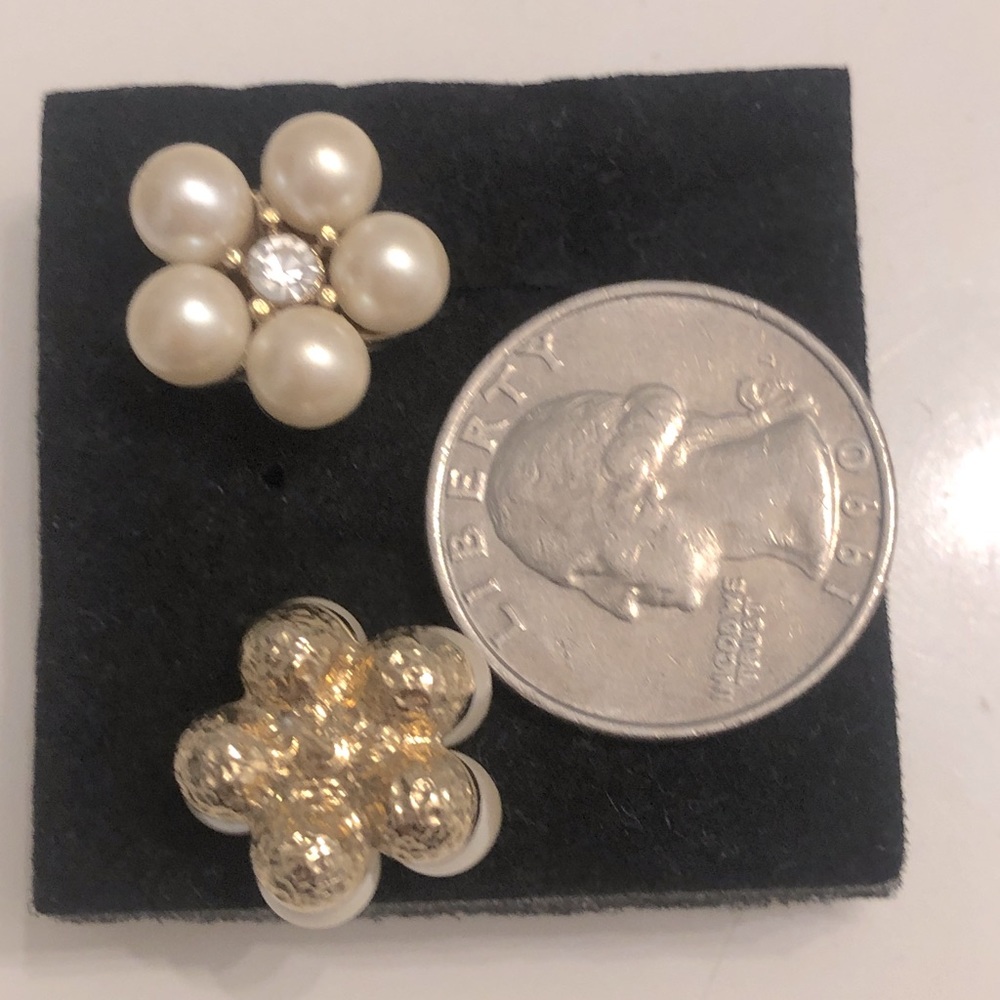 🟦 1/2 Off
Vintage Faux Pearl Stud Earrings - Picture 4 of 4